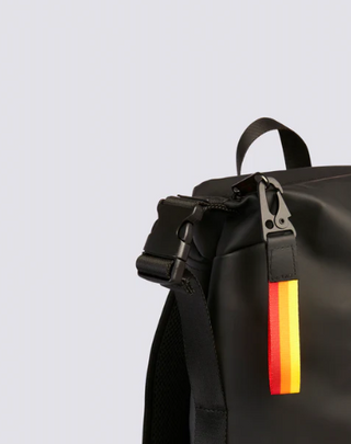 ZAINO CON ZIP SALDATA E MANICI REGOLABILI IMBOTTITI