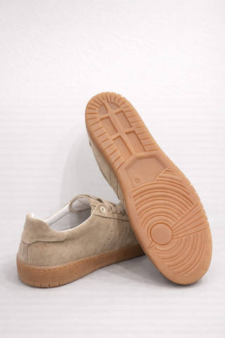 Sneaker in full suede