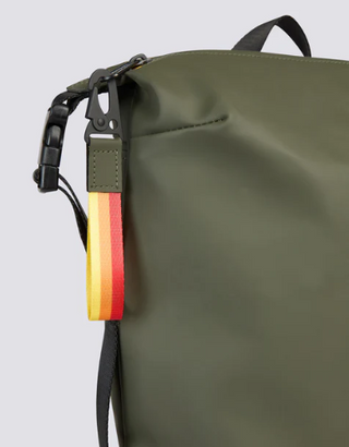 ZAINO CON ZIP SALDATA E MANICI REGOLABILI IMBOTTITI
